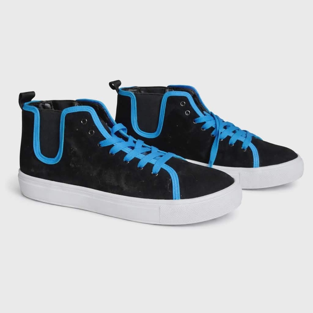NWOT. 9M. Black with bright blue trim High Top Skateboard sneakers